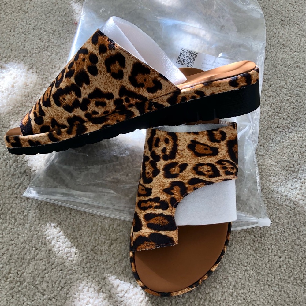 Vegan Leopard flip flop sandals.  NWOT